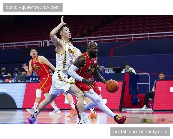 钟诚进攻空间极致化 放弃内线强攻以三分箭雨撕开对手防线